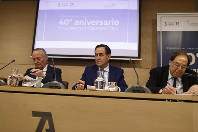 José Bono y Josep Piqué en un debate sobre el modelo territorial del Estado