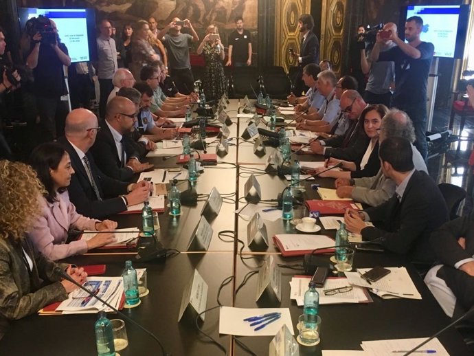Miquel Buch i  Ada Colau presideixen la Junta de Seguretat Local