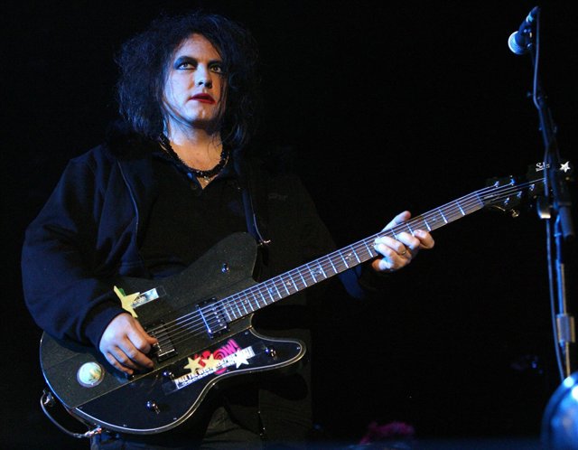 robert smith asegura que él no es gótico y que su estética es una
