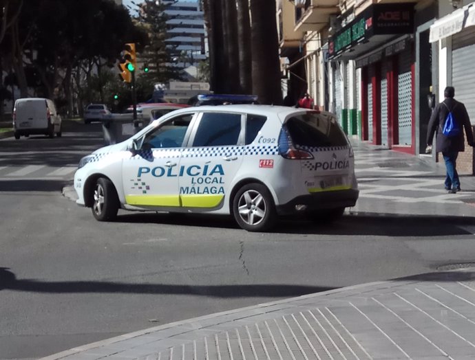 Policía Local de Málaga coche recursos agentes local patrulla calle