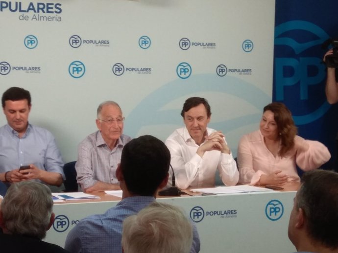 Rafael Hernando en la junta directiva del PP de Almería