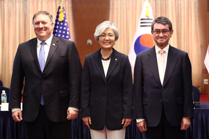 Los ministros de Exteriores de EEUU, Japón  y Corea del Sur.