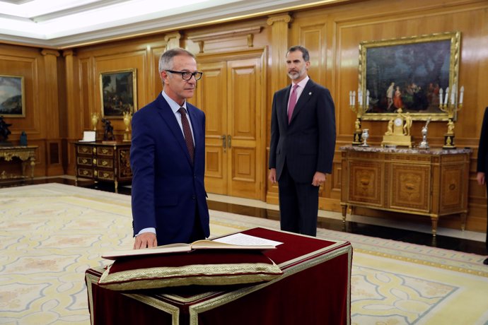 El nou ministre de Cultura, José Guirao, promet el seu càrrec davant el Rei