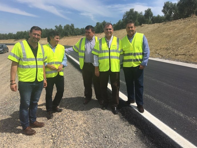 Fernandez España visita trabajos en la carretera A -7201 