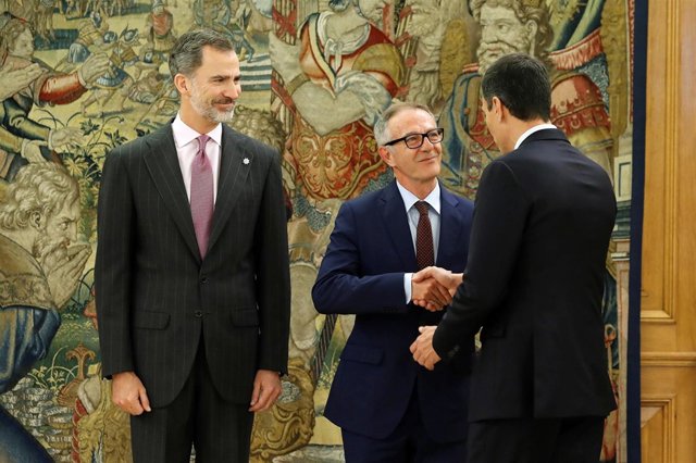 El nuevo ministro de Cultura, José Guirao, promete su cargo ante el Rey