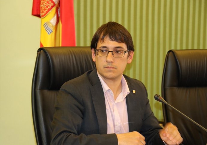 El conseller de Trabajo, Iago Negueruela, en comisión parlamentaria (archivo)