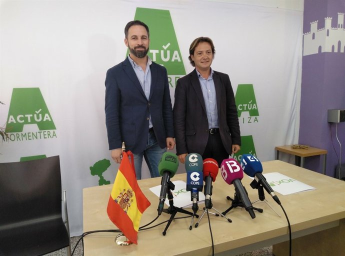 Santiago Abascal (VOX) y Jorge Campos (Actúa Baleares)