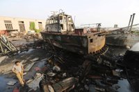 Los civiles intentan huir de Hodeida mientras la coalición árabe sigue bombardeando