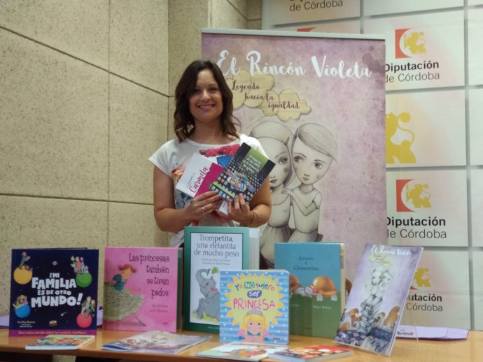 Guijarro presenta los libros de 'Rincón Violeta'