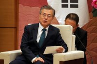 Moon subraya que consideraría suspender las maniobras con EEUU para reducir tensiones con Corea del Norte