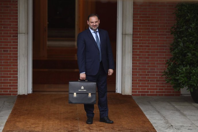 José Luis Ábalos, ministro de Fomento, llega a su primer Consejo de Ministros