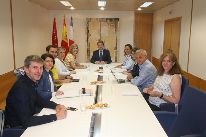 Reunión del alcalde de Tres Cantos, Jesús Moreno