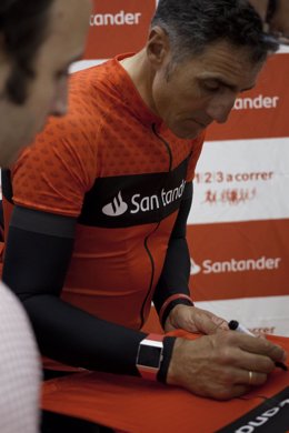Miguel Indurain tras acabar la Vuelta 1/2/3 de Banco Santander