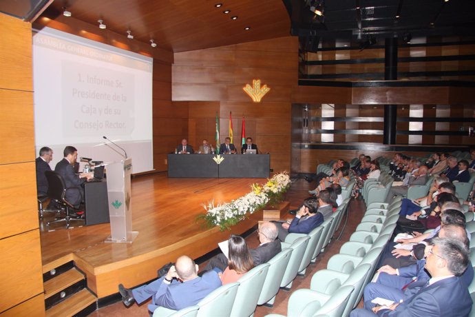 Celebración de la asamblea general de Caja Rural de Granada
