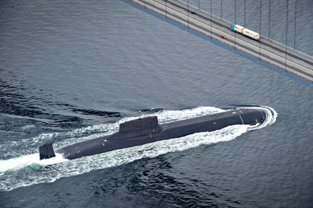 The Russian nuclear submarine Dmitry Donskoy sails under the Great Belt Bridge i