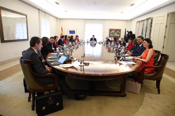 Pedro Sánchez preside su primer Consejo de Ministros