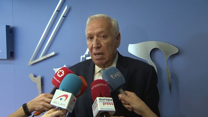 Margallo als passadissos del Congrés dels Diputats