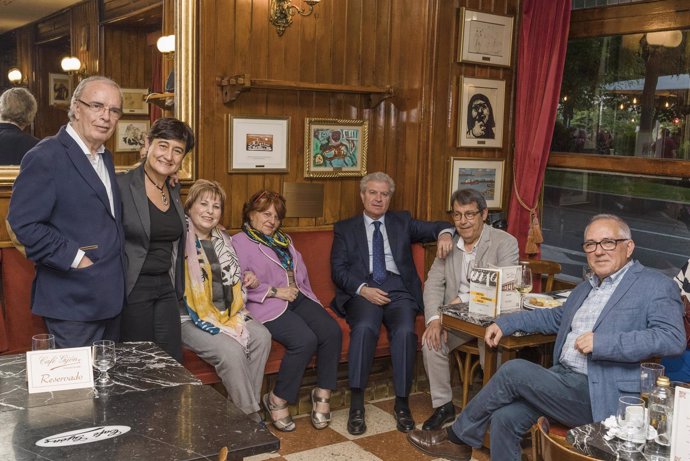 Homenaje al poeta cordobés Manuel Álvarez Ortega en el Café Gijón