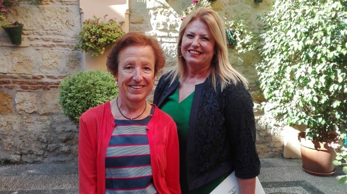 Pilar Martín Nájera (izda.) y su homóloga en Andalucía, Flor de Torres