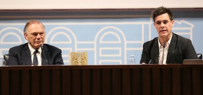 Christian Gálvez, acompañado de Pedro Piqueras, presenta su libro