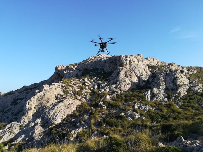 El dron de Emergencias que se ha sumado a las tareas de búsqueda