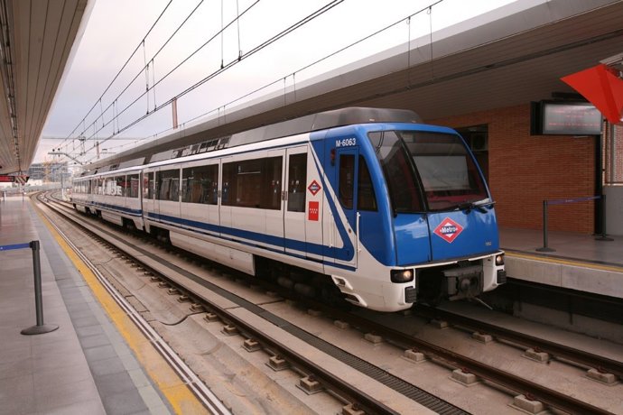 Uno de los trenes de Metro de Madrid