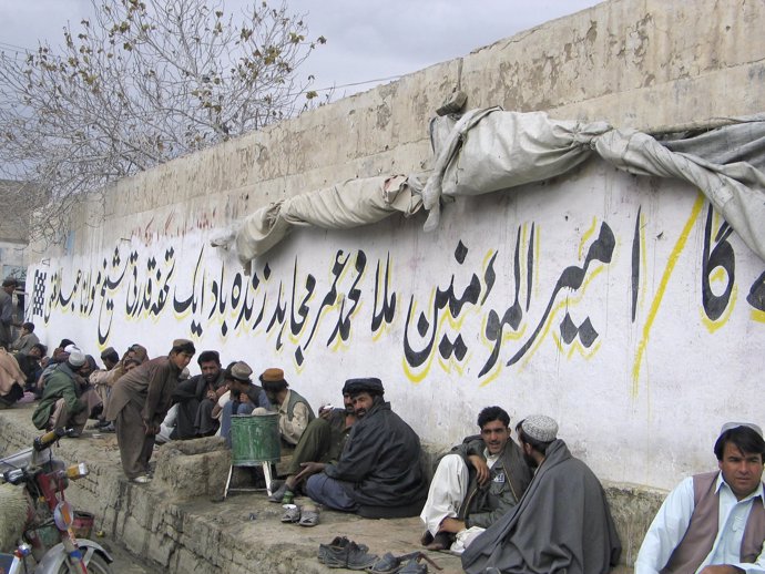 Pancarta del lider talibán, el Mulá Omar