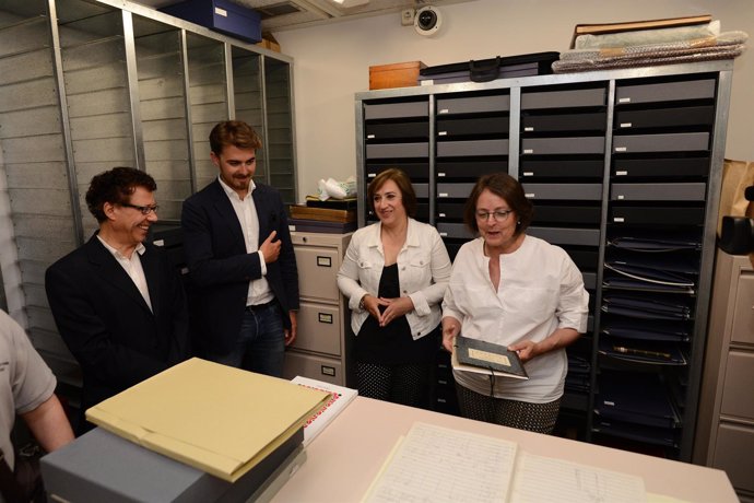 Visita de la Junta al Archivo Manuel de Falla