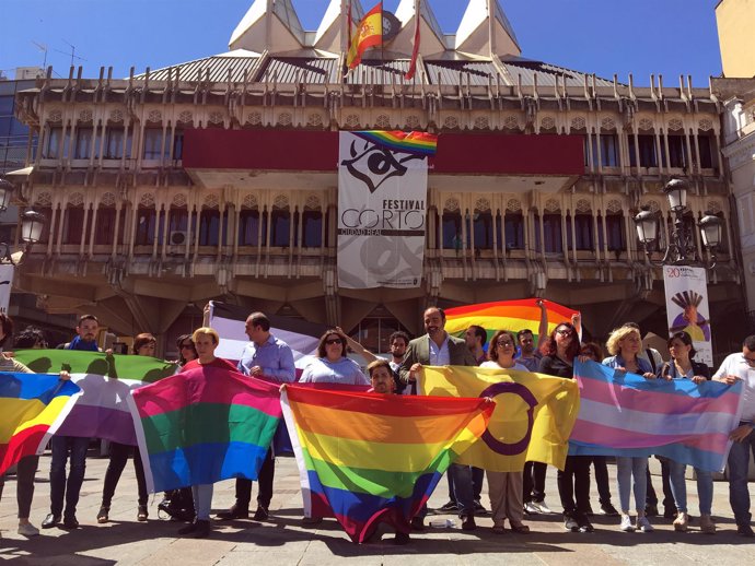 Np Bandera Arco Iris En El Ayuntamiento De Ciudad Real