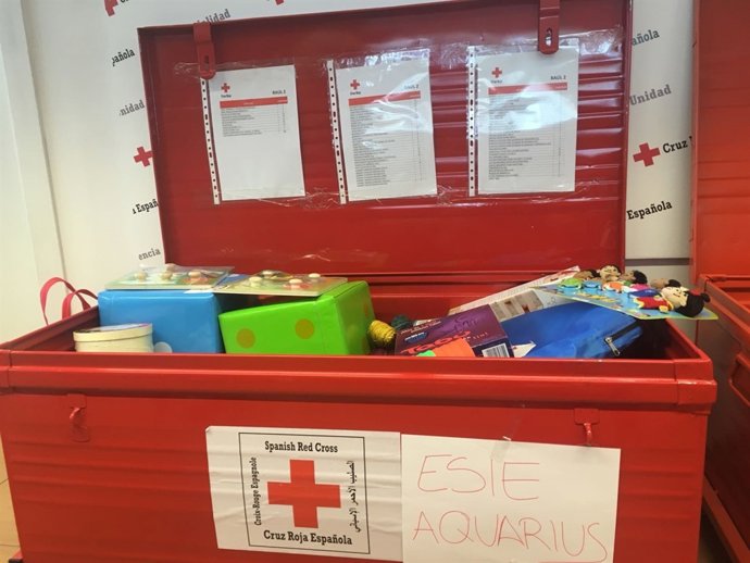 Juguetes de Cruz Roja para los niños del Aquarius 