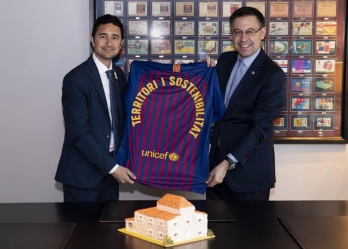 L'conseller Damià Calvet i el president del FC Barcelona, Josep Maria Bartomeu