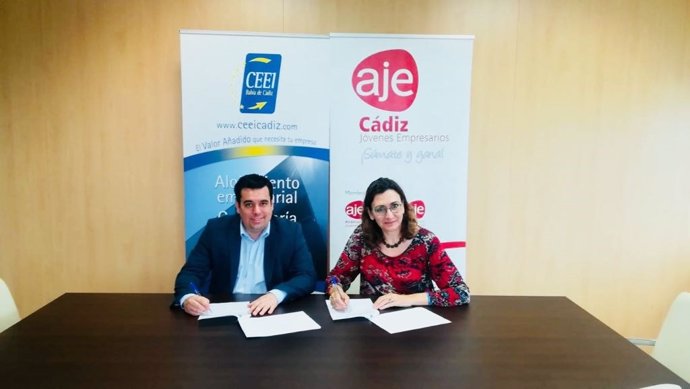 Firma del convenio de entre la AJE y el CEEI Bahía de Cádiz
