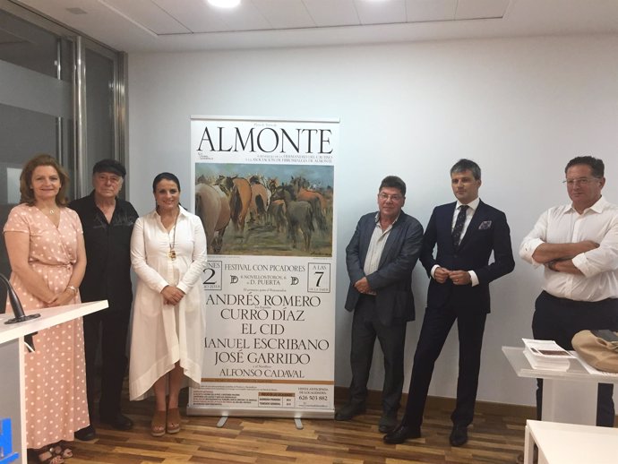 Presentan el cartel del festival taurino de Almonte.