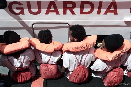 Aquarius is currently in the process of transferring 400 persons to two Italian 