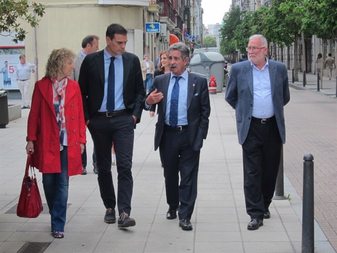 Tezanos,  Sánchez, Revilla y Ruiz en Santander