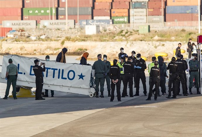 Los inmigrantes llegan en el Dattilo