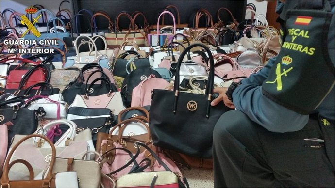 Bolsos falsificados intervenidos en la comarca de la Marina Alta