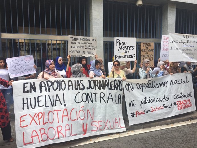 Manifestación en Barcelona contra la explotación laboral y la ley de extranjería