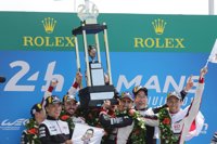 Alonso gana las míticas 24 Horas de Le Mans