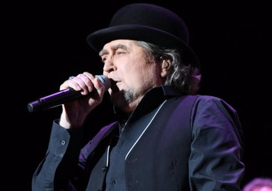 Joaquín Sabina se queda mudo y abandona el que el público considera "su último concierto"