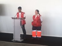 Una niña del Aquarius a un voluntario de Cruz Roja: "Hace mucho tiempo que nadie me daba un abrazo como éste"