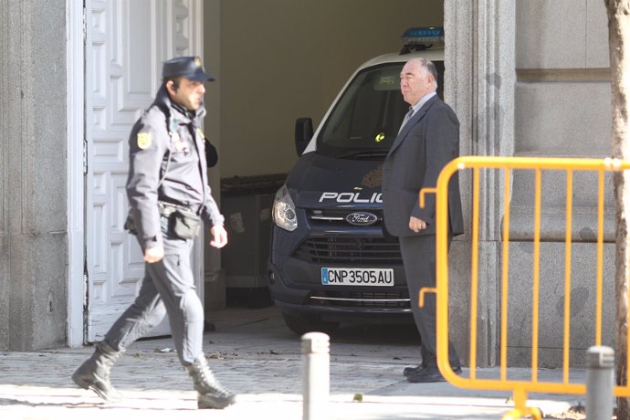 La Policía traslada al Supremo a Jordi Sànchez, Junqueras y Jordi Cuixart