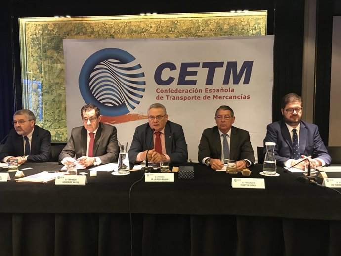 Presidente de la patronal de camioneros CETM, Ovidio de la Roza y otros directiv