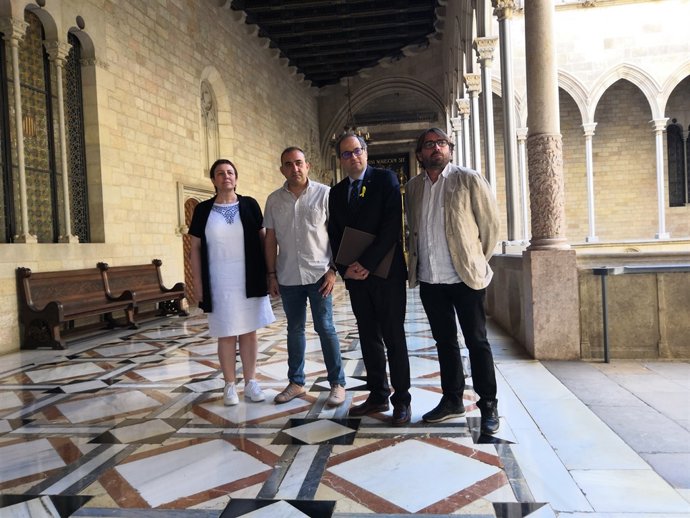 Quim Torra al costat de Javier Pacheco, Camil Ros i Montse Ros