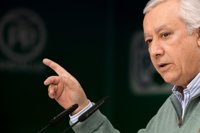 Arenas espera "mucho diálogo" en el PP y que "la militancia decida" y Fabra dice que las bases "tienen ganas de votar"