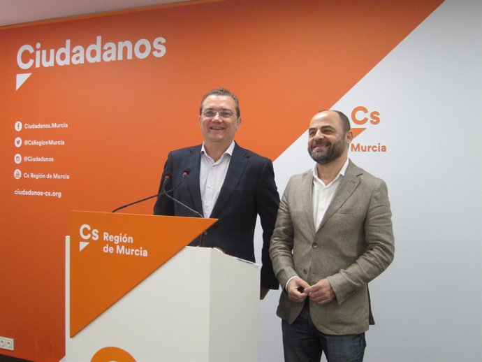 Miguel Garaulet y José Luis Martínez, en la rueda de prensa