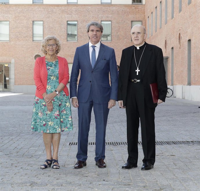 Manuela Carmena con Ángel Garrido y Carlos Osoro