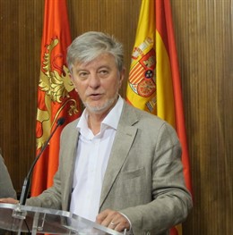 El alcalde de Zaragoza, Pedro Santisteve, este lunes en el Ayuntamiento