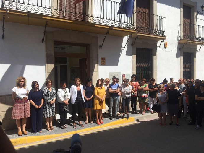 Minuto de silencio en Guadahortuna contra una muerte por violencia machista