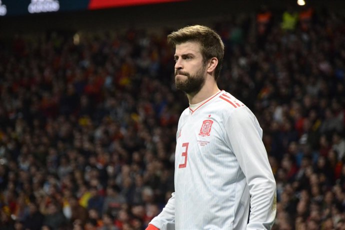 Piqué durante el encuentro contra Argentina